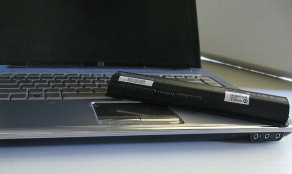 Bạn có nên cắm sạc laptop liên tục không?